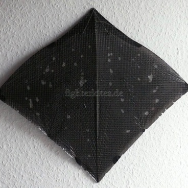 Segel: gebleicht
Segelmaterial: Orcon
Bogenstab: Carbon 1,3 mm
Mittelstab: Bambus geschnitzt
Gesamtgewicht: 7,4 g Segel: gebleicht
Segelmaterial: Orcon
Bogenstab: Carbon 1,3 mm
Mittelstab: Bambus geschnitzt
Gesamtgewicht: 7,4 g